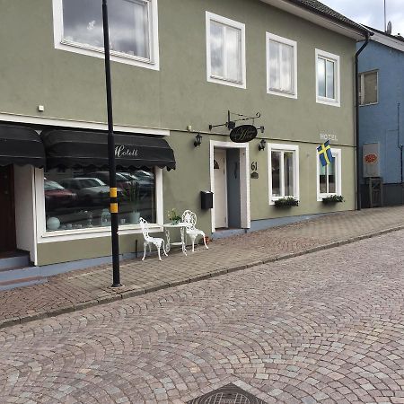 Höjdens Lågprishotell Mönsterås Buitenkant foto